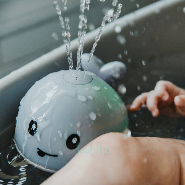 Ballena rociadora para el baño